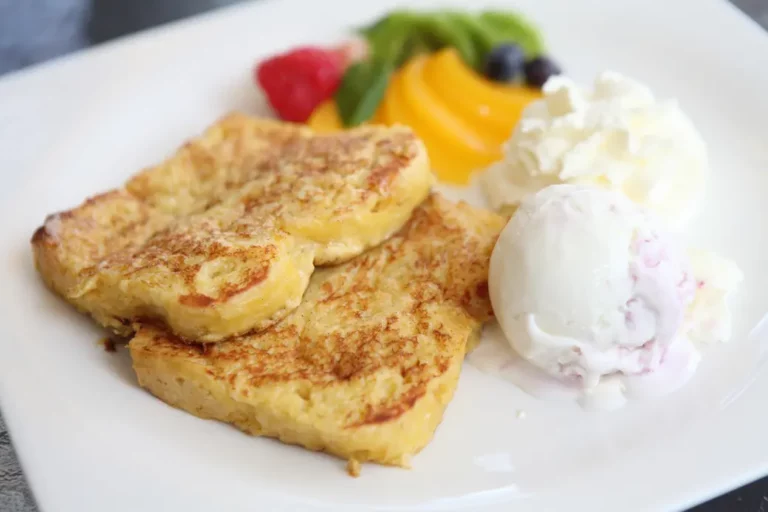 pain perdu dans une assiette