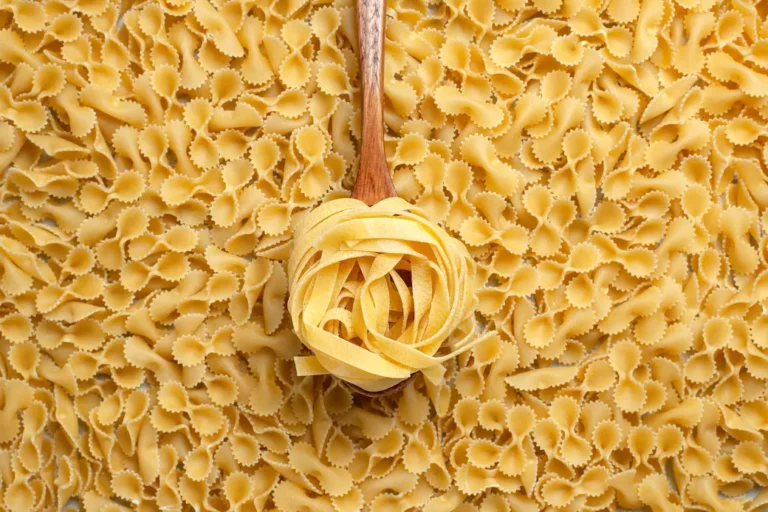 vue du dessus de pâte qui ne collent pas entre elles