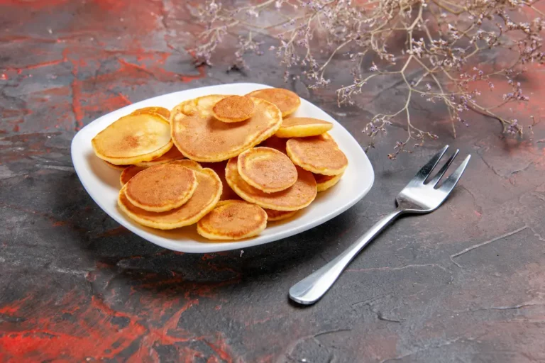 blinis maison dans une assiette