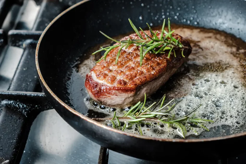 cuisson des viandes à la poêle